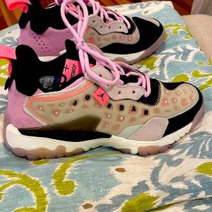 Womens Jordan’s size 7